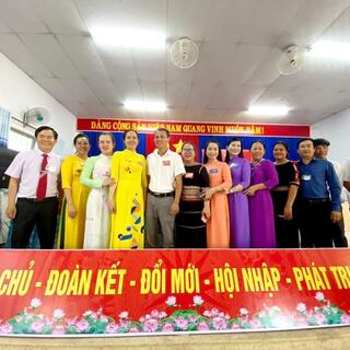 <a href="/tin-tuc-su-kien/thong-tin-kinh-te-chinh-tri-xa-hoi" title="Thông tin Kinh Tế - Chính Trị - Xã Hội" rel="dofollow">Kinh tế - Chính trị - Xã Hội</a>