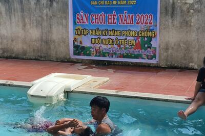 BCĐ tổ chức các hoạt động hè phường Lê Lợi tổ chức sân chơi hè và tuyên truyền kỹ năng phòng chống đuối nước ở trẻ em tại trường Tiểu học Nguyễn Trãi, phường Lê Lợi