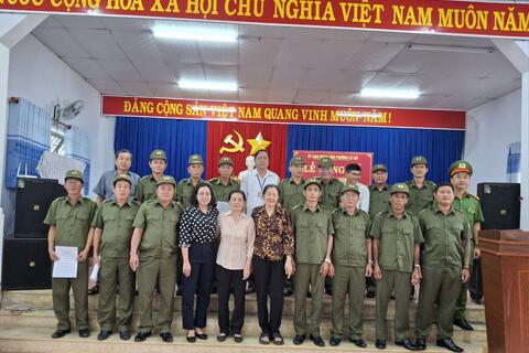 UBND phường Lê Lợi - TP Kon Tum tổ chức Lễ Công bố Quyết định và giao nhiệm vụ cho lực lượng tham gia bảo vệ an ninh trật tự cơ sở