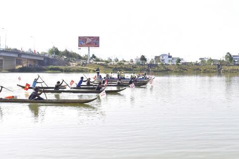 Giải đua thuyền độc mộc thành phố Kon Tum năm 2025